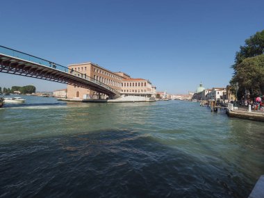 Ponte della costituzione Venedik