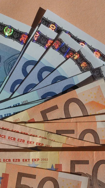 Notas de 50 e 20 euros - vertical — Fotografia de Stock