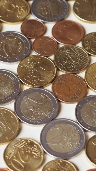 Viele Euro-Münzen - vertikal — Stockfoto