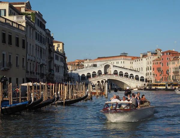 Rialto-Brücke in Venedig — Stockfoto