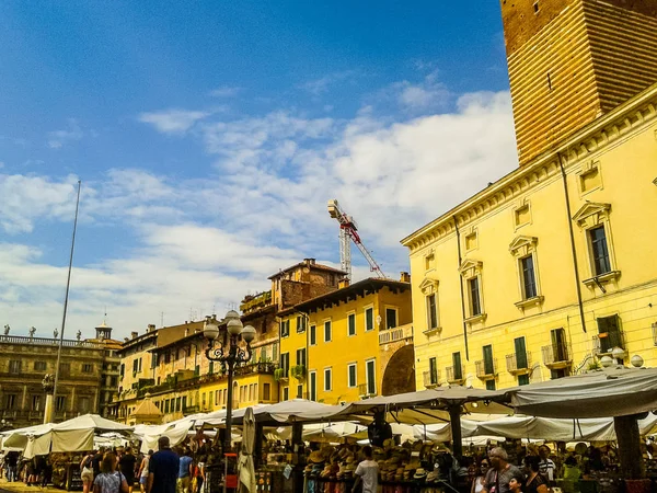 HDR Piazza delle Erbe w Weronie — Zdjęcie stockowe