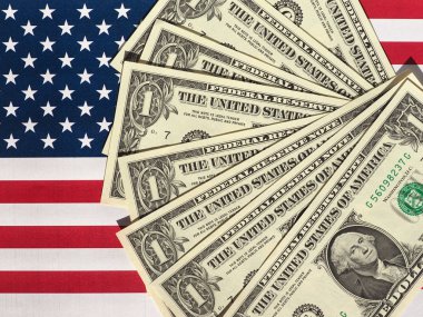 Doları notlar ve Amerika Birleşik Devletleri bayrağı