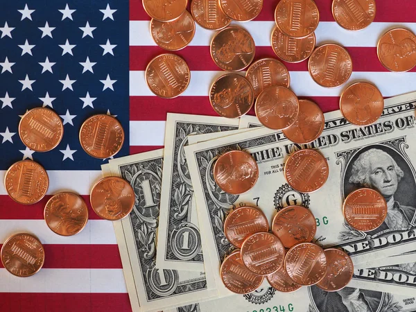 Billets et pièces en dollars et drapeau des États-Unis — Photo