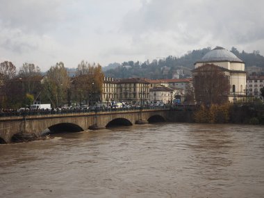 Nehir Po sel Turin