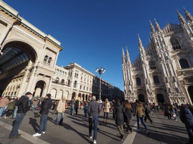 Milano'da Piazza Duomo (katedral Meydanı)