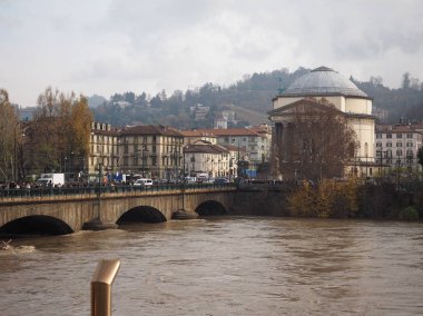 Nehir Po sel Turin