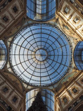 Cam çatı Galleria Vittorio Emanuele II Arcade Milano