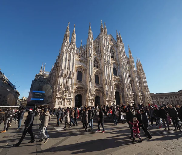 Milano'da Piazza Duomo (katedral Meydanı)