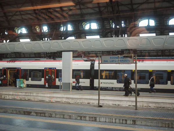 Plataformas Stazione Centrale em Milão — Fotografia de Stock