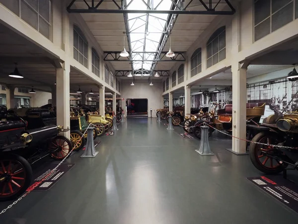 Starożytne samochody w Muzeum Motoryzacji w Turynie — Zdjęcie stockowe