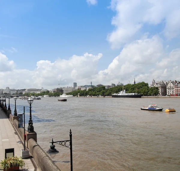 River Thames South Bank, Londra — Foto Stock