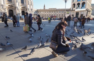 Milano'da Piazza Duomo (katedral Meydanı)