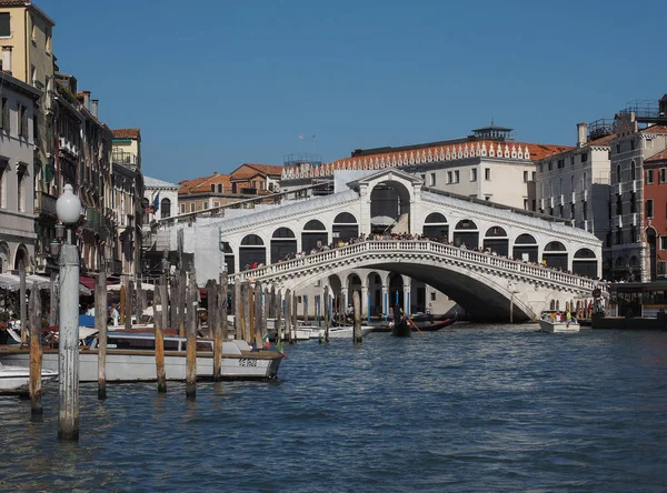 Rialto-Brücke in Venedig — Stockfoto