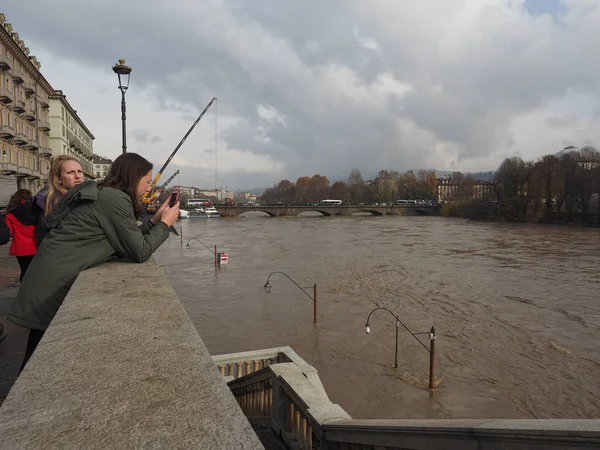 Řeka Po povodni v Turíně — Stock fotografie