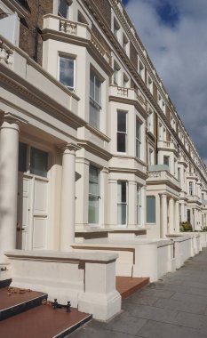 Evlerden Londra'da