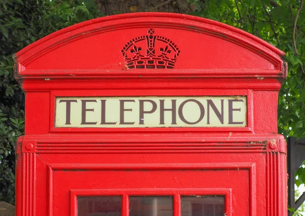 Röd telefon box i london — Stockfoto