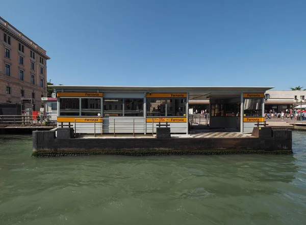 Tågstationen Santa Lucia i Venedig — Stockfoto