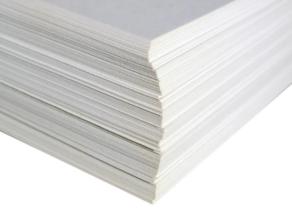 Бумажная пачка изолирована над белым — стоковое фото
