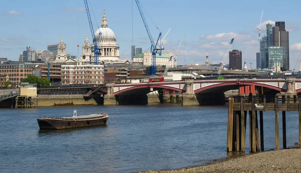 Ποταμός Thames στο Λονδίνο — Φωτογραφία Αρχείου