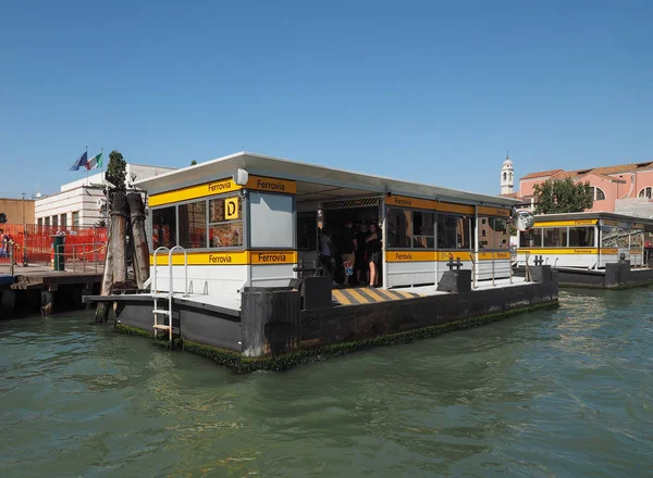 Tågstationen Santa Lucia i Venedig — Stockfoto