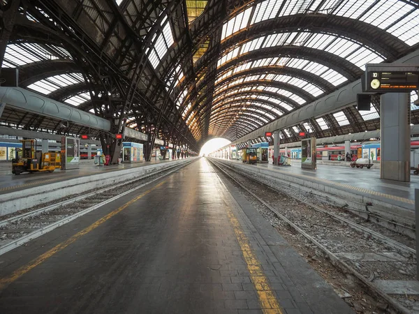 ミラノのStazione Centraleプラットフォーム — ストック写真