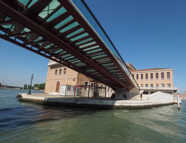 Ponte della costituzione Venedik