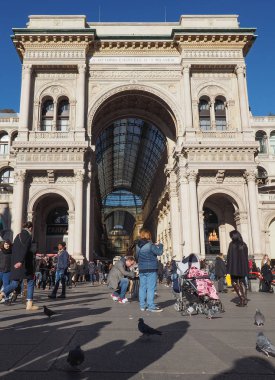Milano'da Piazza Duomo (katedral Meydanı)