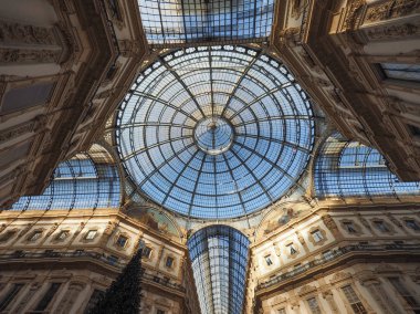 Cam çatı Galleria Vittorio Emanuele II Arcade Milano