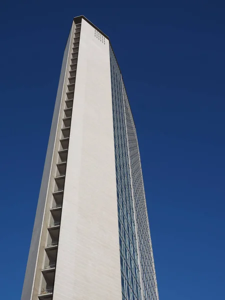 Pirelli Tower in Milan — Stock Photo, Image