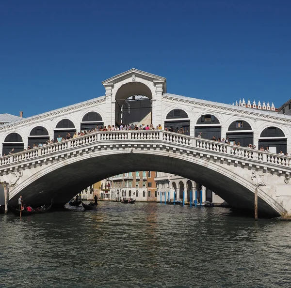 Rialto-Brücke in Venedig — Stockfoto