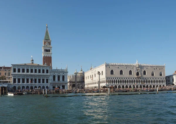 Plaza de San Marcos vista desde la cuenca de San Marcos en Venecia —  Fotos de Stock