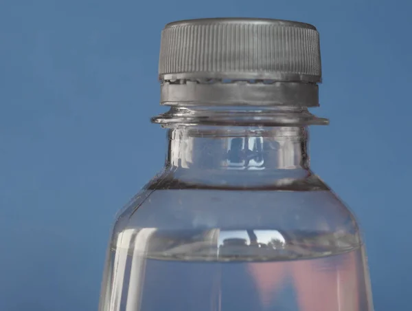 Botella de agua con espacio de copia — Foto de Stock