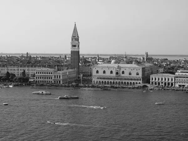 Place Saint-Marc à Venise en noir et blanc — Photo