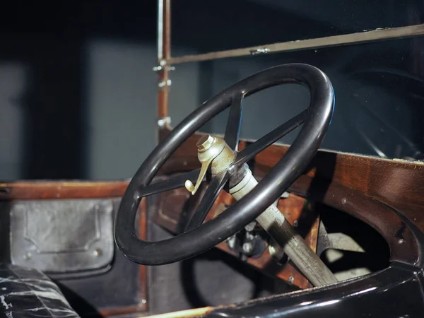 Autos antiguos en el museo del automóvil en Turín —  Fotos de Stock