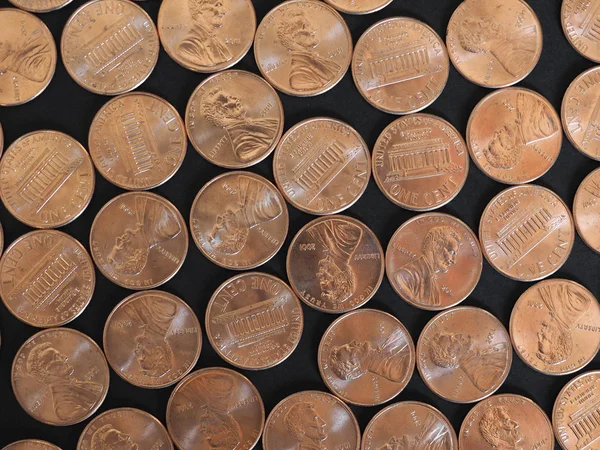 Ein-Cent-Dollarmünzen, vereinigte Staaten über Schwarz — Stockfoto