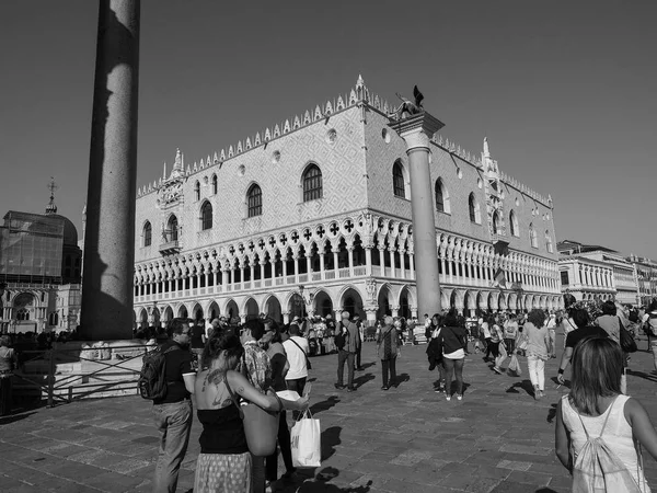 A velencei Szent Márk térre, fekete-fehér — Stock Fotó