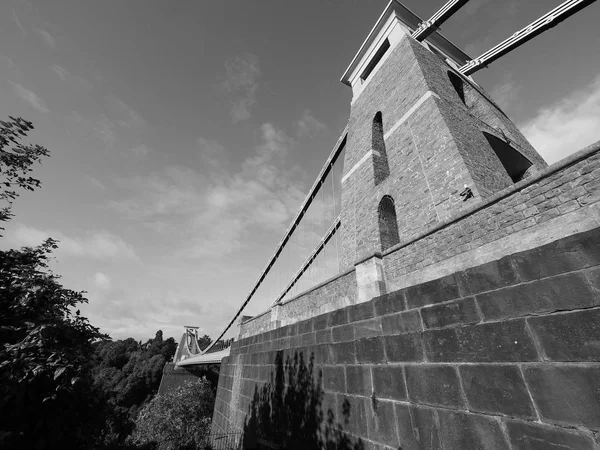 Clifton Suspension Bridge in Bristol in black and white — Stock Photo, Image
