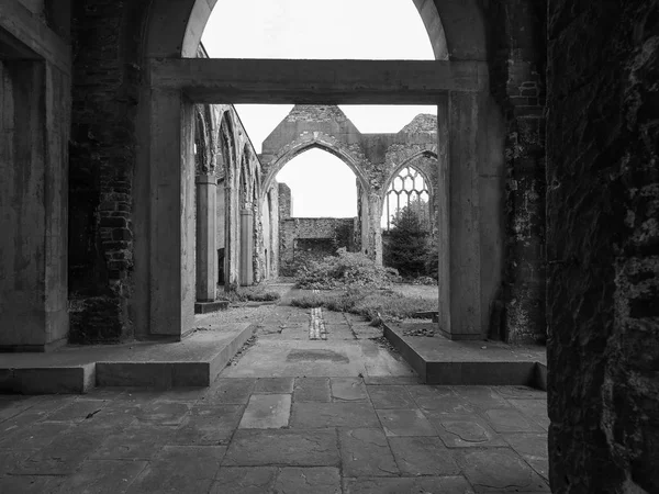 São Pedro arruinou a igreja em Bristol a preto e branco — Fotografia de Stock
