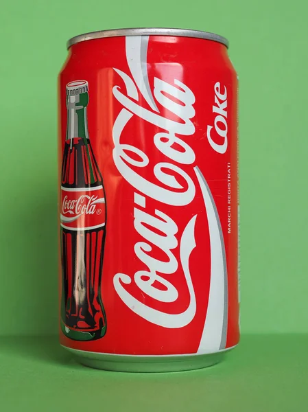 Coca Cola může v Miláně — Stock fotografie