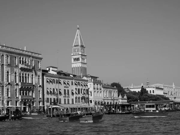 Canal Grande, Velence, fekete-fehér — Stock Fotó