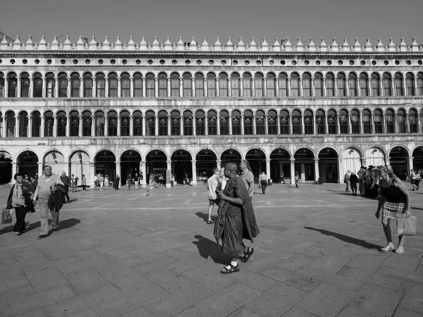 Plaza de San Marcos en Venecia en blanco y negro — Foto de Stock