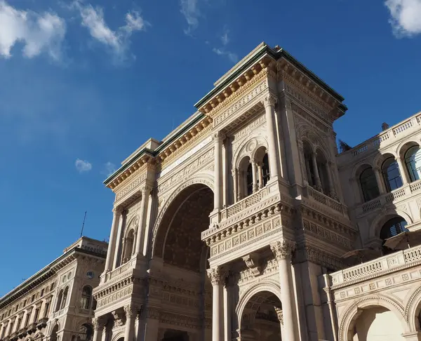 Galleria Vittorio Emanuele II arcade en Milán —  Fotos de Stock