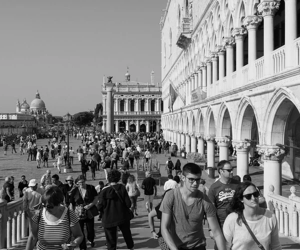 Plaza de San Marcos en Venecia en blanco y negro — Foto de Stock