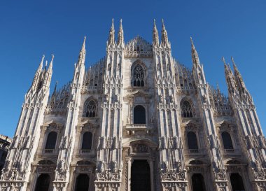 Milano duomo (katedral anlamına gelir)