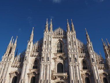 Milano duomo (katedral anlamına gelir)