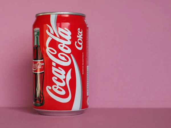 Coca Cola może w Mediolanie — Zdjęcie stockowe