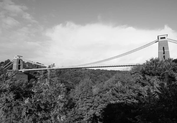 Clifton Suspension Bridge v Bristolu v černé a bílé — Stock fotografie