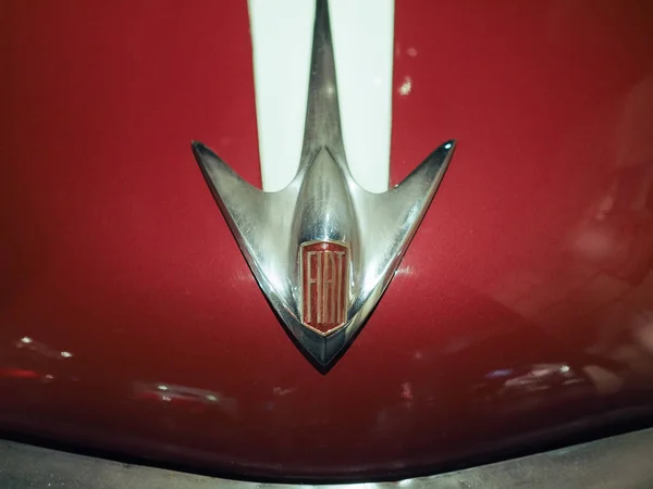 Logotipo de Fiat en el museo del automóvil en Turín —  Fotos de Stock