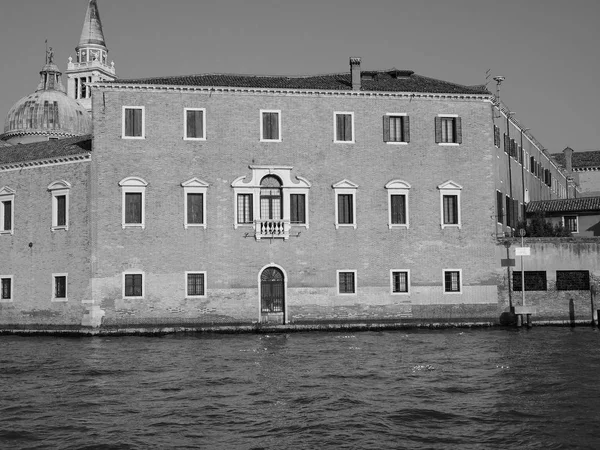 Vy av staden Venedig i svart och vitt — Stockfoto