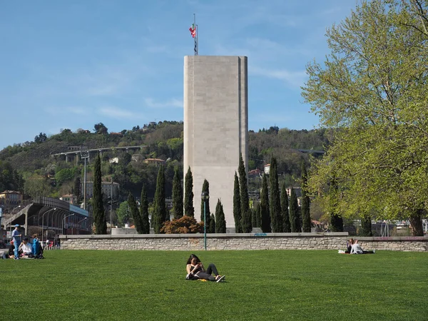 Monumento ai Caduti monumento de guerra en Como — Foto de Stock